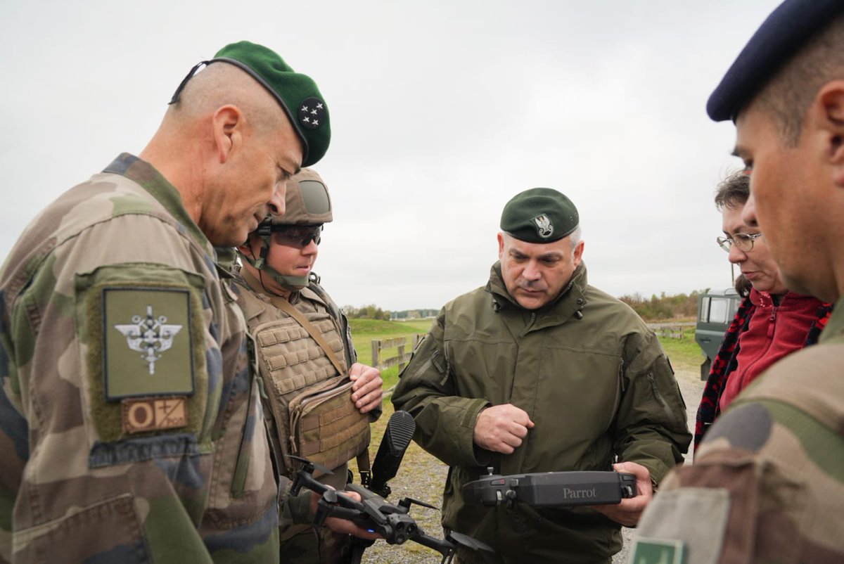 CEMA_FR's tweet image. Visite du CENZUB, centre de combat en zone urbaine et pôle d’excellence, avec le général d’armée @wieslawkukula.

➡️ Partage de nos savoir-faire dans le domaine du combat en zone urbaine.

➡️ Échanges sur nos capacités à se préparer et à s&apos;engager pour vaincre.