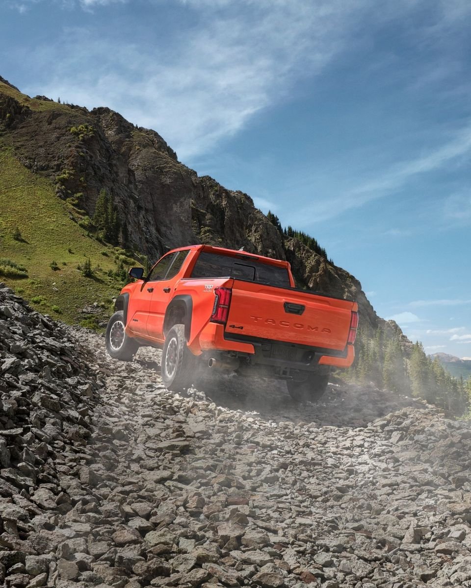 S_MToyota's tweet photo. The baddest pumpkin of the patch! 🎃
#Tacoma #TRD #LetsGoPlaces https://t.co/eOtfzK6Pj6
