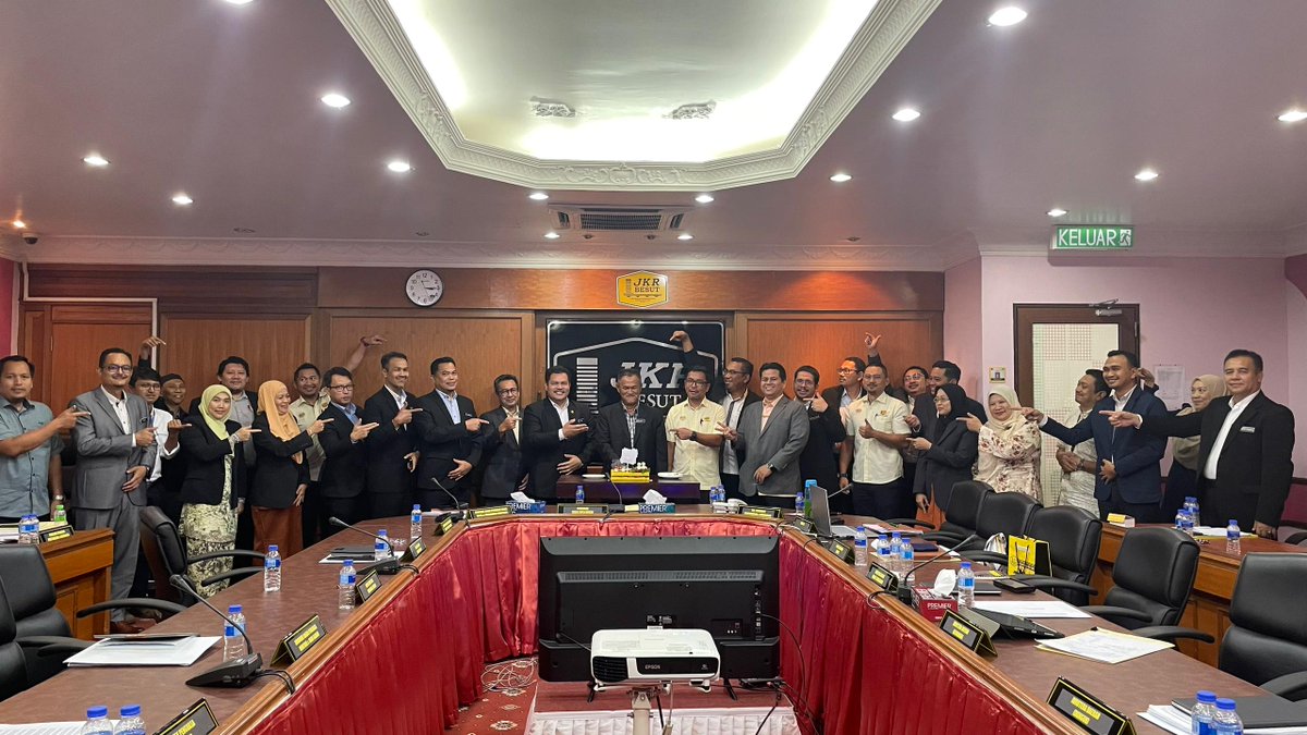 29 Okt 2024 l Mesyuarat Pengurusan JKR Terengganu Bil. 3/2024,Mesyuarat Jawatankuasa Tatakelola serta pembahagian buku Plan Antirasuah (OACP) JKR Terengganu,Majlis Persaraan JAPK, Ir. Haji Mohamad Alwi bin Mat Zin oleh <a href="/HasliJKR/">Hasli Ibrahim (Ir. Dr.)</a> bertempat di <a href="/jkrbesut/">JKR BESUT</a> 
<a href="/IPJKR_Official/">JKR Malaysia Rasmi</a> 
<a href="/JkrMalwi/">MOHAMAD ALWI MAT ZIN</a>