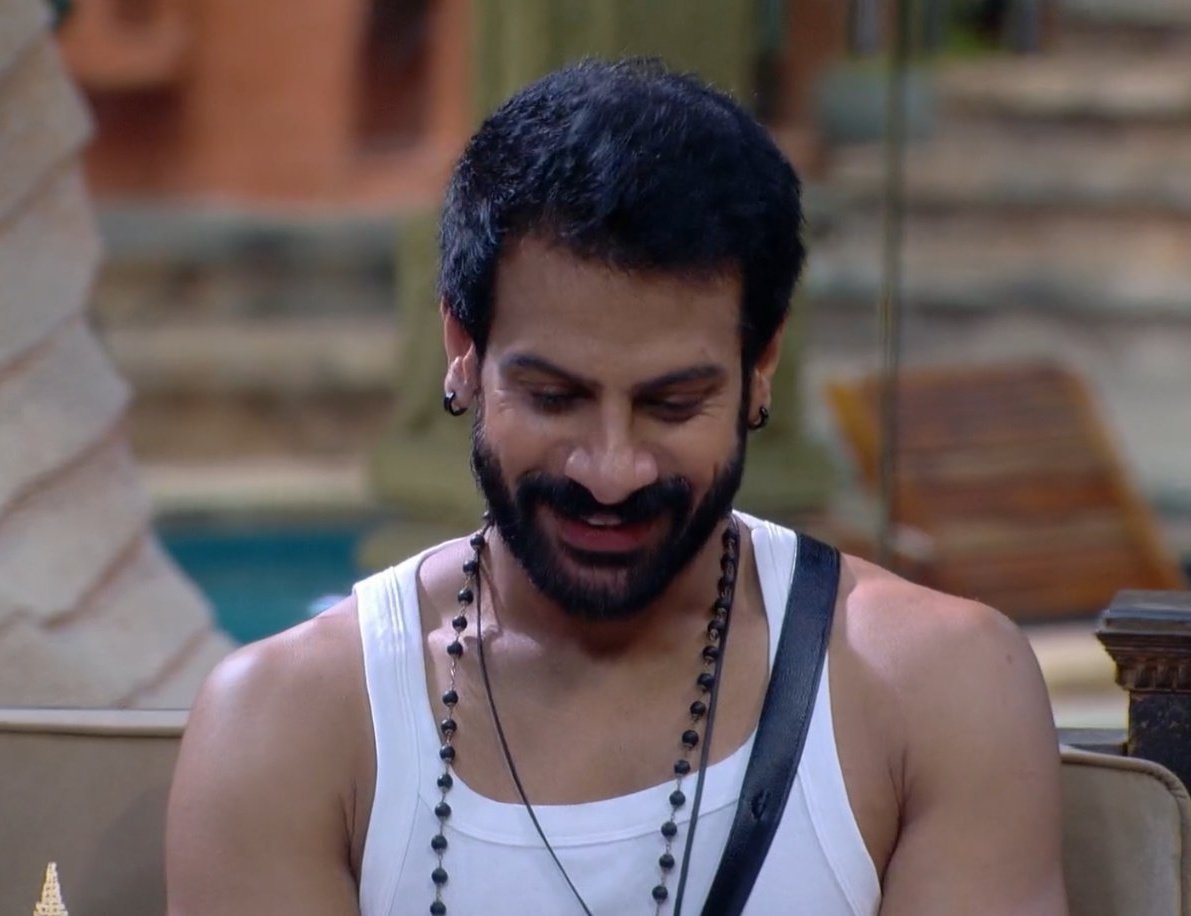 KritikaTweeets's tweet photo. How do you not fall in love with this!?? 🥵❤️

#KaranVeerMehra • #BB18 • #BiggBoss18 https://t.co/nulzOc5SmG