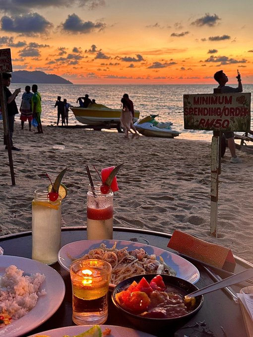 Terminr_____AS's tweet image. 많은 사람이 일몰을 공유하고 있어서 저도 따라해봤습니다. 바로 말레이시아입니다!