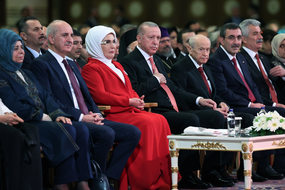 MHP_Bilgi's tweet photo. Genel Başkanımız Sayın Devlet BAHÇELİ, Cumhurbaşkanlığı Külliyesi'ndeki sergi salonunda düzenlenen 29 Ekim Özel Programı'na katıldı. https://t.co/LLuRnioWWw