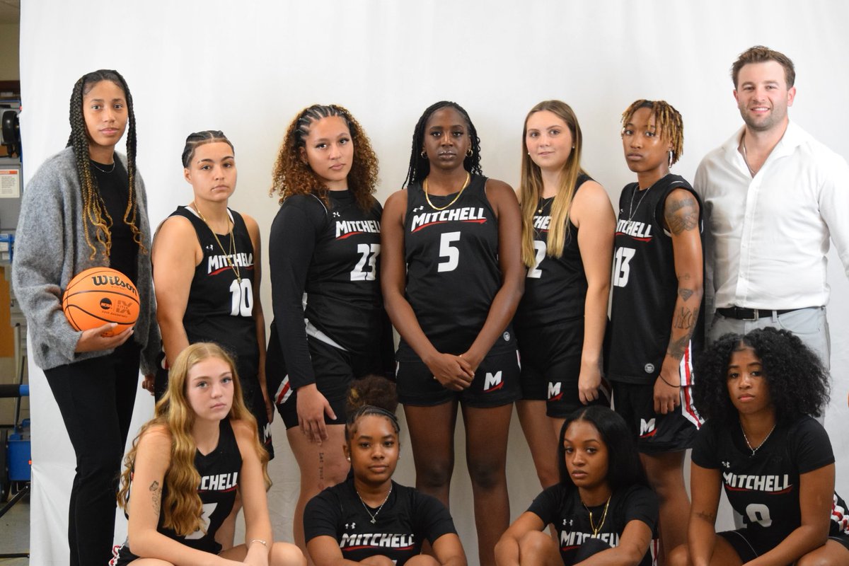 Jadehypolite's tweet photo. We coming!! 
#mitchellcollege
#wbb https://t.co/7slOIoSAe3