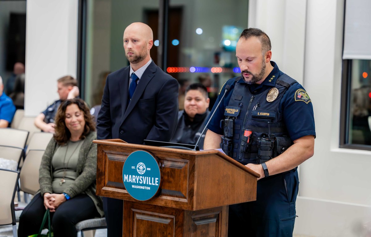 MarysvilleWAPD's tweet photo. We proudly welcome two new police officers, Jason Thompson and Brent Fakkema, to our department!
Both were officially sworn in by Mayor Jon Nehring, alongside Chief Erik Scairpon, during last night's City Council meeting.
Congratulations and welcome to MPD! #JoinMPD https://t.co/MzBcV5xLfv