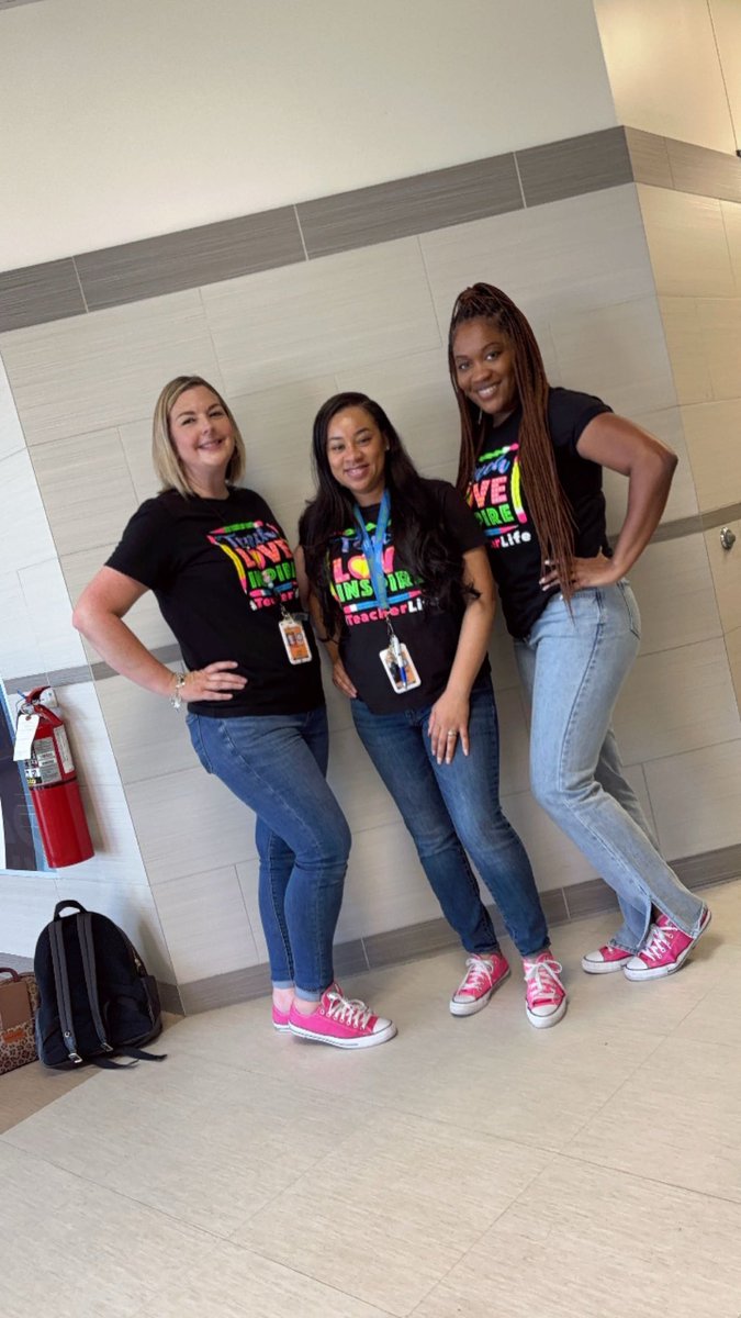 Our future is TOO bright to do drugs! <a href="/HumbleISD_RCE/">Ridge Creek Elem</a> <a href="/MsCYoung_/">Crystal Young</a> #CubCommUNITY #RedRibbonWeek 🩷🧡💛💚💙