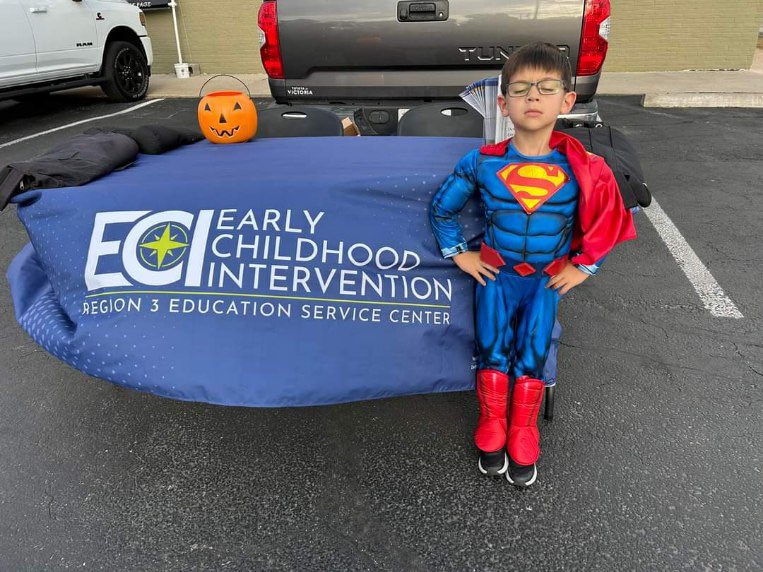 Region3ECI's tweet photo. The wind is a little crazy, but we’ve got Superman here to keep us grounded! Come see us at Mr. Gatti’s from 6-8pm for some spooky Halloween fun!
#EarlyIsBest #TexasECI #Region3ECI https://t.co/3q8uHX0aZ7