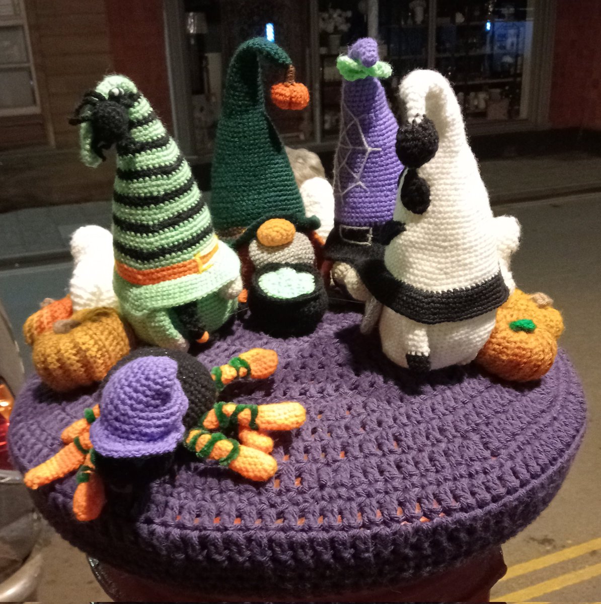 Wiveysqpostbox's tweet photo. Halloween is near 🎃👻 https://t.co/p4JYQJ9mr9