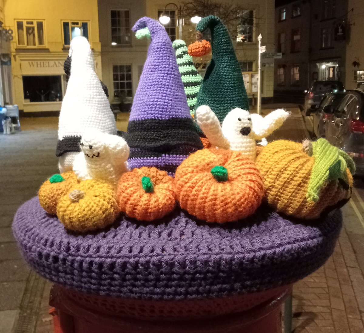 Wiveysqpostbox's tweet photo. Halloween is near 🎃👻 https://t.co/p4JYQJ9mr9