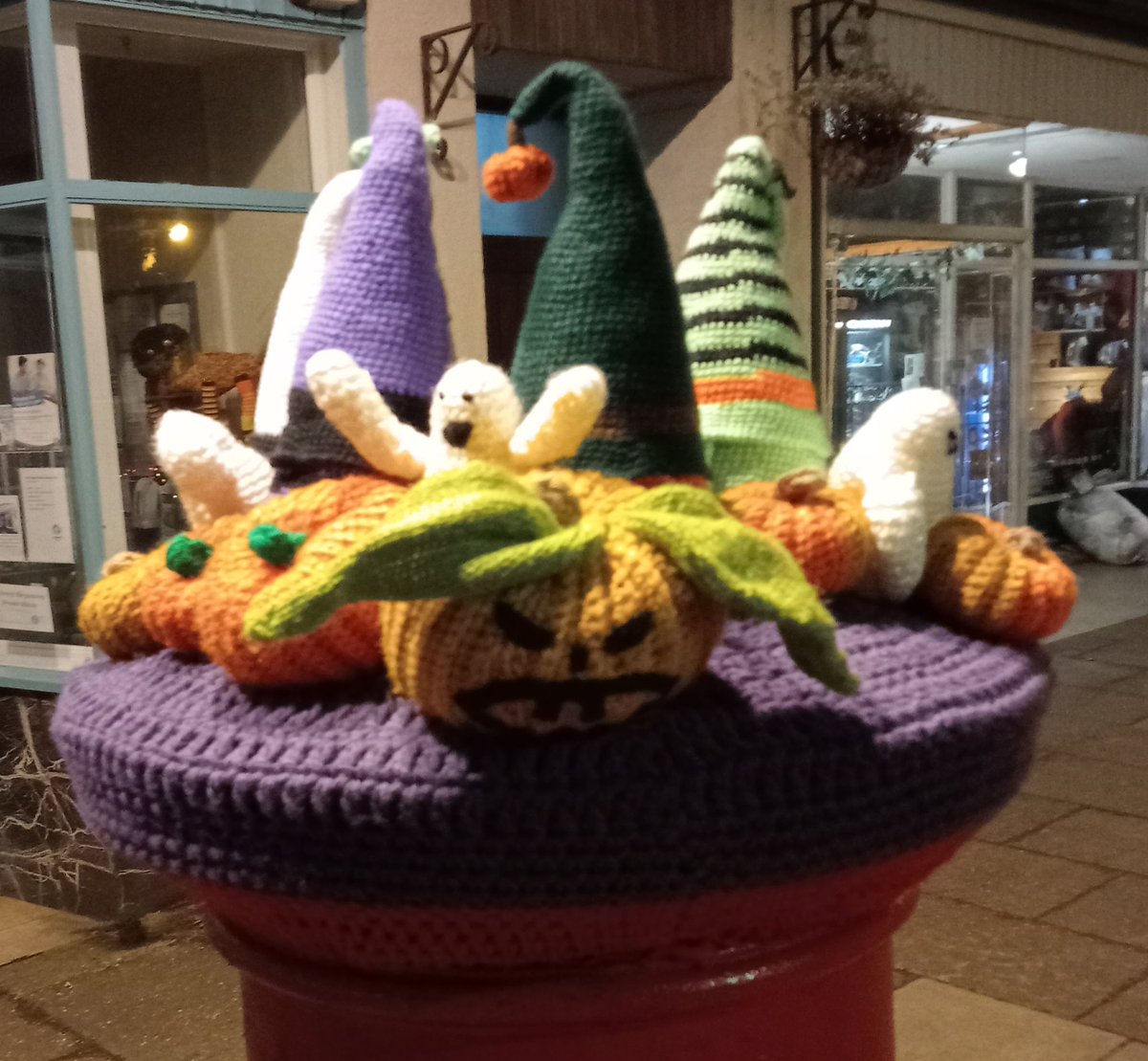 Wiveysqpostbox's tweet photo. Halloween is near 🎃👻 https://t.co/p4JYQJ9mr9