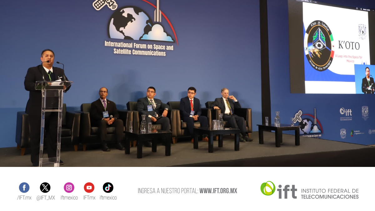 IFT_MX's tweet photo. En el #Panel3 del Foro Internacional sobre el Espacio y Comunicación vía Satélite🛰️, expertos conversan sobre las “Tendencias en la exploración e investigación espacial”.
Participan en la discusión: Rafael Guadalupe Chávez, de la @FIUNAM_MX, con el proyecto “K’OTO”; José Alberto Ramírez, de la Estación Satelital de la @uatUnam; José Francisco Valdés Galicia, Coordinador del @peu_unam, con el proyecto satelital “IXAYA”, y Mario Alberto Mendoza Bárcenas, Coordinador de Cooperación, Vinculación y Regulación del @CDAIPN, @IPN_MX, con los proyectos “EMIDSS-5” y “EMIDSS-6”.
Modera este intercambio de ideas Carlos Romo Fuentes, Coordinador de Posgrado de la @FIUNAM_MX.