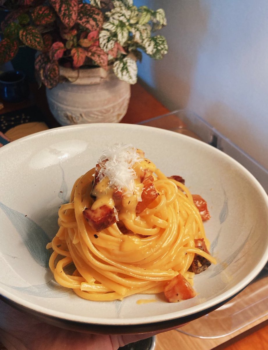 AdamPollock's tweet photo. Carbonara is one of the most well known pasta dishes in the world, and it’s beautiful! It comes together only in around twenty minutes, and contains only a few ingredients!

In this thread I show you how to make it! https://t.co/1WUbj4fpCa