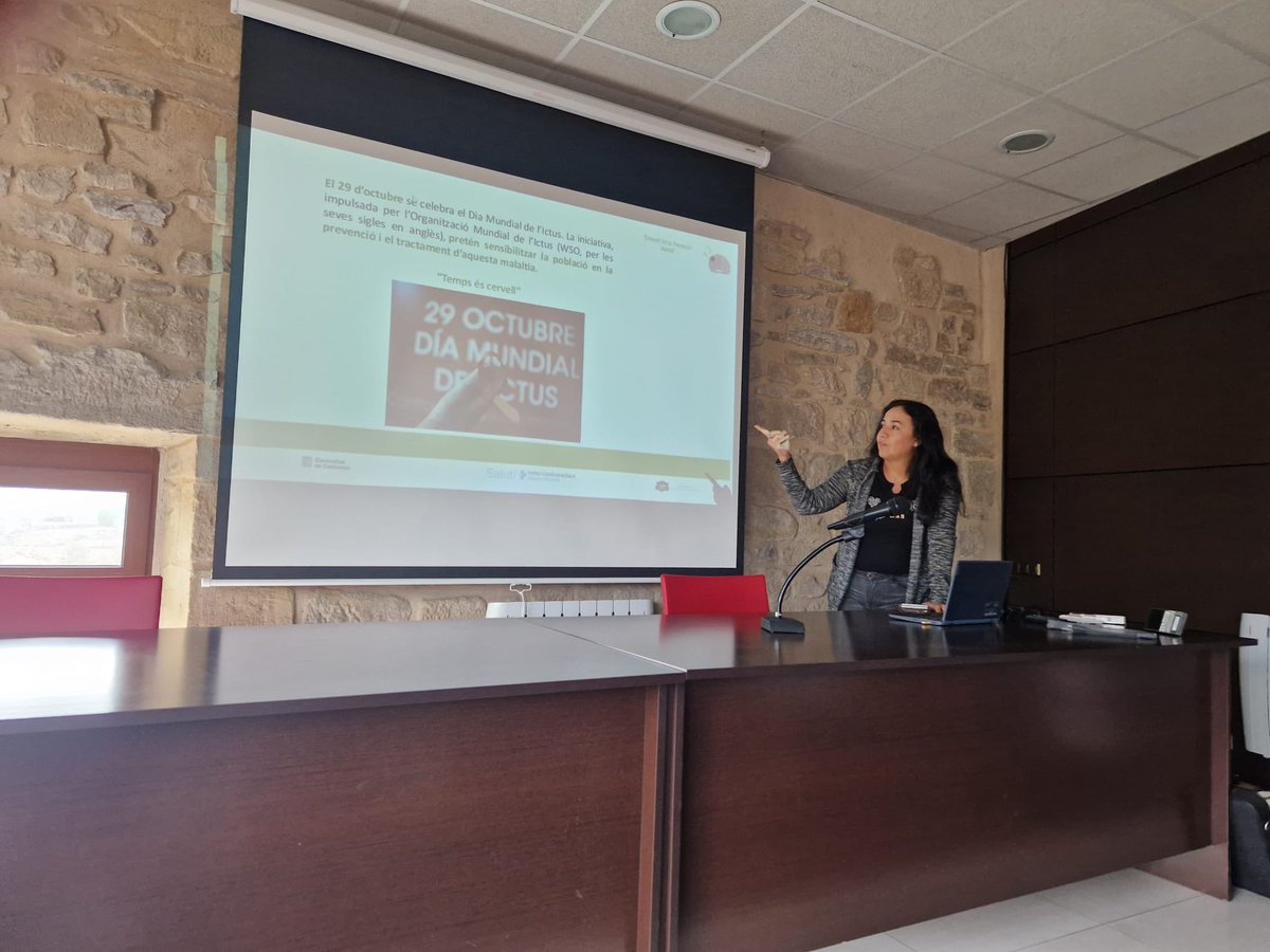 a_aumala's tweet photo. Fent una mica de comunitària pel #diadelictus xerrada “Entenent l’ictus: prevenció i atenció” @icscatcentral @salutcomunitari #StaColomadeQueralt https://t.co/PlDGrHnFja
