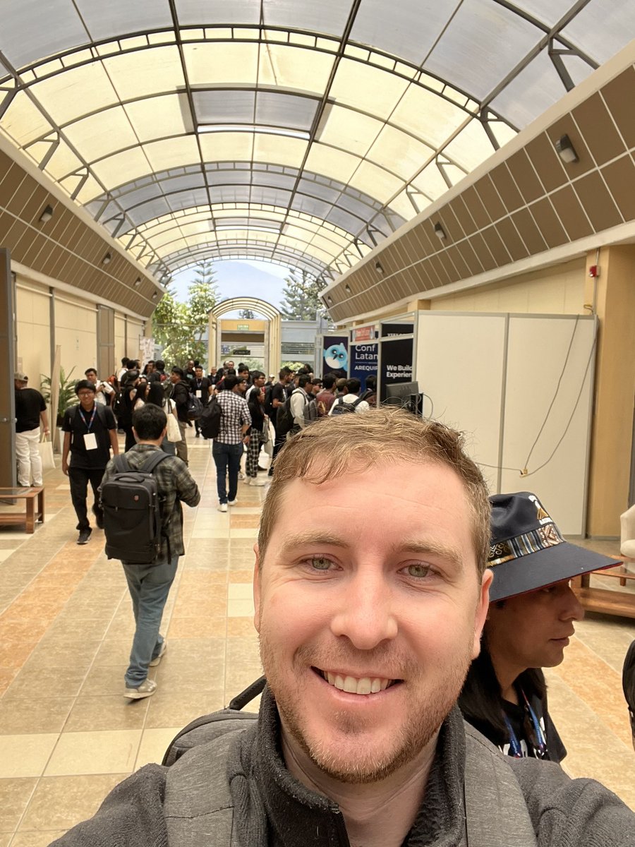 jryanio's tweet image. Estoy feliz de estar en #FlutterConfLATAM , nos vemos mañana!