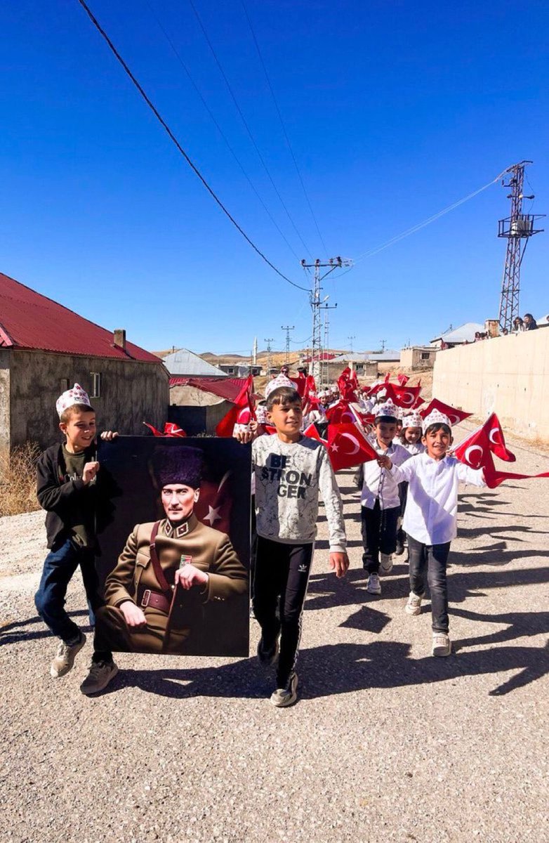 Ağrı Patnos’ta Türk çocukları Atasını andı