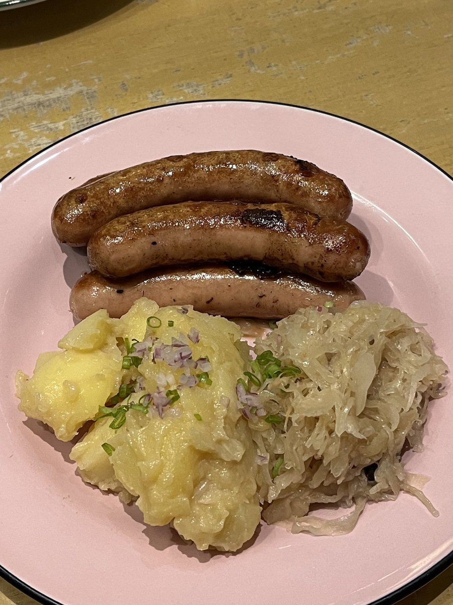 chizuarts's tweet photo. Celebrated the monthsary with October fest themed deco at Brotzeit. 💕Schöfferhofer Grapefruit really just tastes like carbonated fruit juice. https://t.co/bt9XCMwMKY