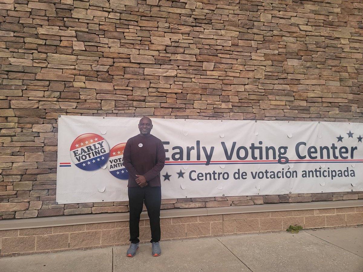 DanielKoroma's tweet photo. Just voted at White Oak Early Voting Center and met two @UMD students, including one pursuing a degree in biomed eng! Thrilling to see young people exercising their right to vote for the first time!
 Go Terps! 
For more on early voting, go to https://t.co/xkjj3scEOw https://t.co/FPHGzZcvOa