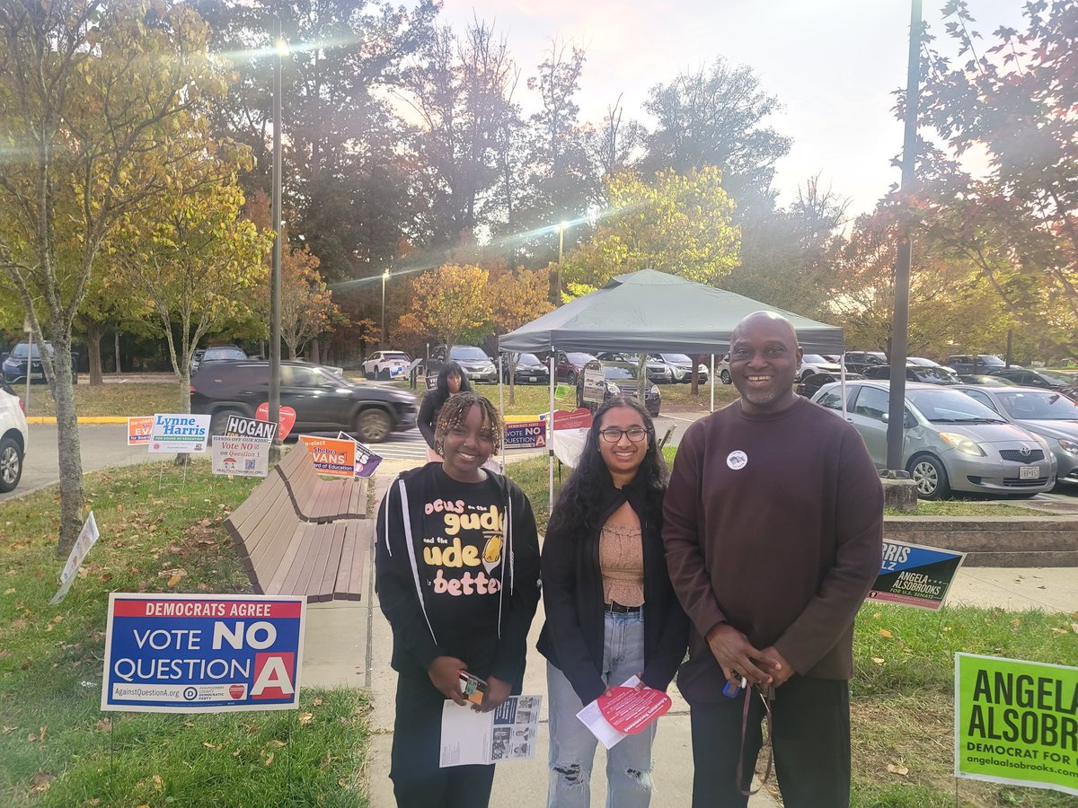 Just voted at White Oak Early Voting Center and met two <a href="/UMD/">ＵＭＤ</a> students, including one pursuing a degree in biomed eng! Thrilling to see young people exercising their right to vote for the first time!
 Go Terps! 
For more on early voting, go to 777vote.org