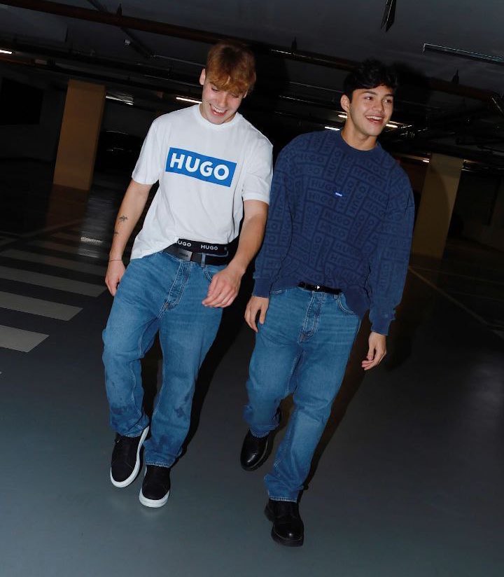 eles chegando para o primeiro show do Luan Alencar  

ESCUTE RESPIRA RELAXA