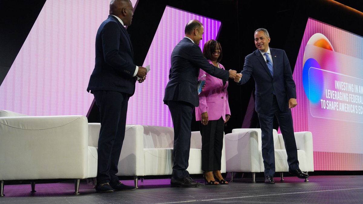 USMBDA's tweet photo. Thanks to @CommerceGov @DepSecGraves for joining us at #MEDWeek2024 and #NMSDCConference, where he highlighted federal infrastructure investments during our Investing in America panel and celebrated our 2024 National MED Week awardees alongside Deputy Under Secretary Morrissette. https://t.co/GD2EmD0SWl