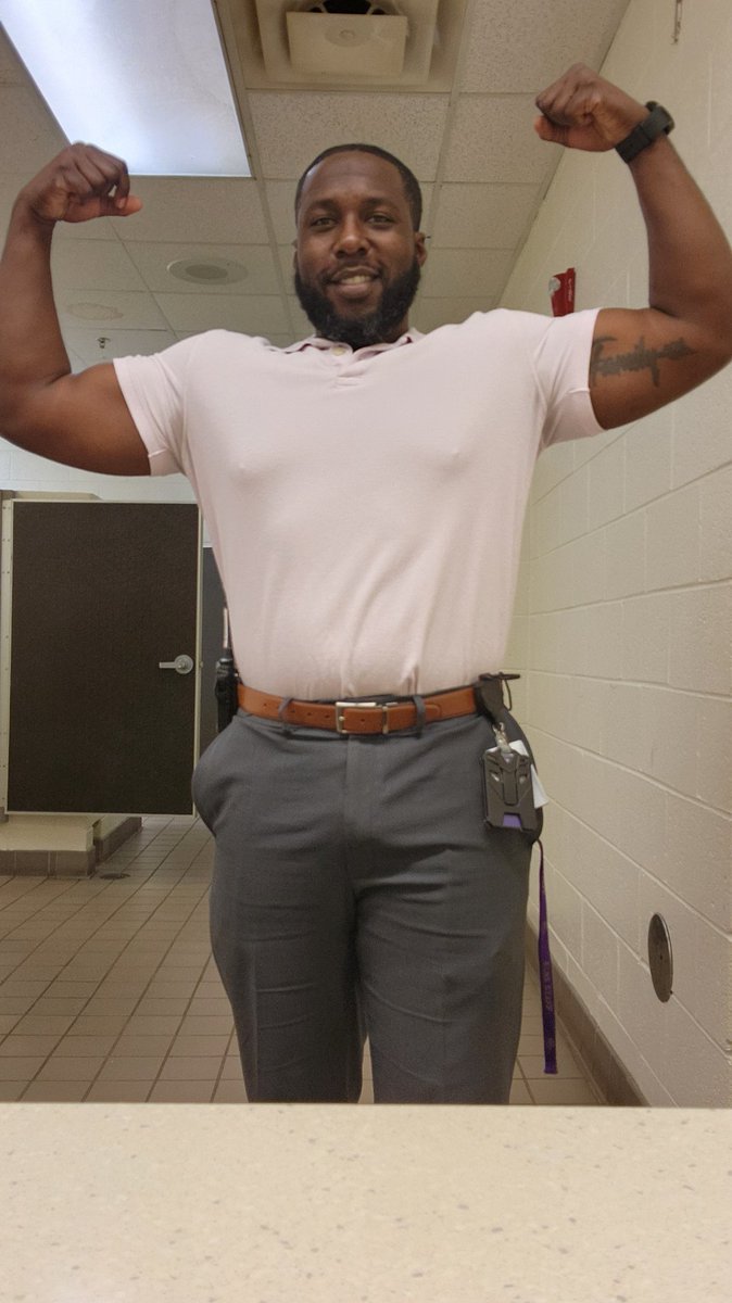 bluachilles's tweet photo. It's been crazy lately...but ya boi still here.
You ready for class or nah?!?
#teacherlife #SexySigmas #ScienceTeacher #BioTeam #BlackMenSmile #TeacherBae https://t.co/BZAIfNkDQr