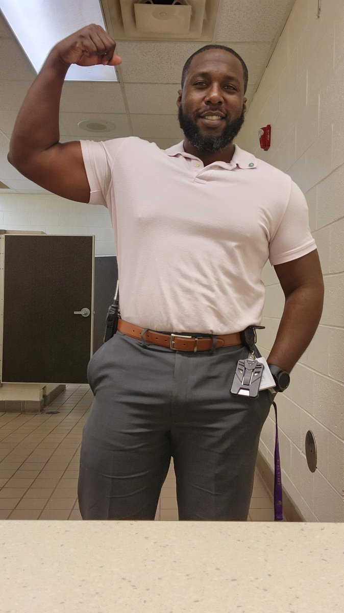 bluachilles's tweet photo. It's been crazy lately...but ya boi still here.
You ready for class or nah?!?
#teacherlife #SexySigmas #ScienceTeacher #BioTeam #BlackMenSmile #TeacherBae https://t.co/BZAIfNkDQr
