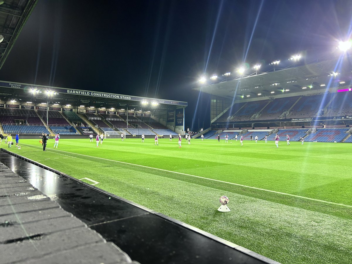 Some lovely football tonight played by <a href="/ClaretsAcademy/">Burnley FC Academy</a> under the lights at turf moor ⚽️