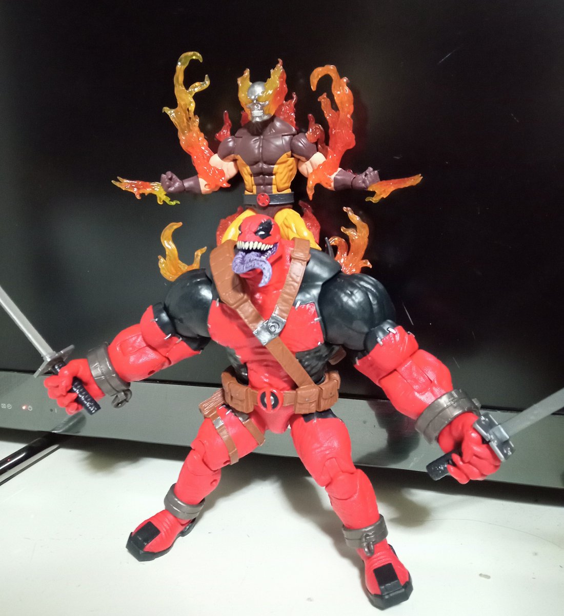 Bats2012V3's tweet photo. 24時間勤務逝ってきま☠☠
念願の #ヴェノムプール & #ヘルヴァリン かっけー🔥🚫💀🐺🔥
最近すっかりMarvel尽くしなので
そろそろDCも弄るわよ _(:D」 ∠)_
#マーベルレジェンド
#Marvellegends
#Hellverine
#Venompool https://t.co/AfD4LwnTlU