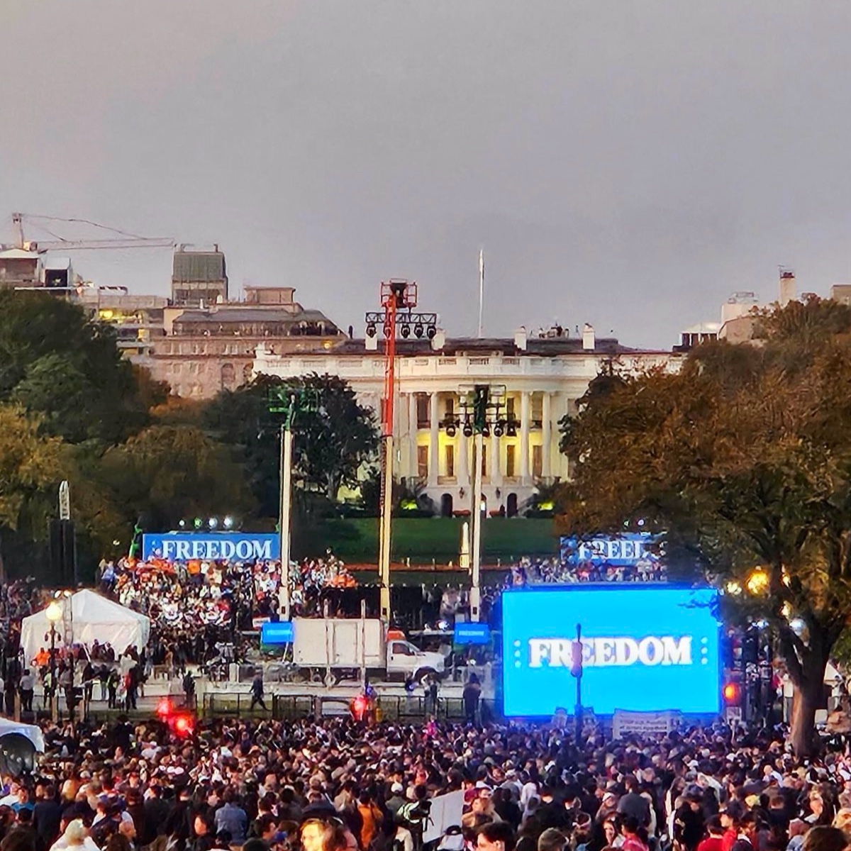 Kamala Harris Closing Arguments Rally on the Ellipse tonight. 4 years ago Trump made it a crime scene, but tonight Kamala is making it the launchpad for a new way forward.