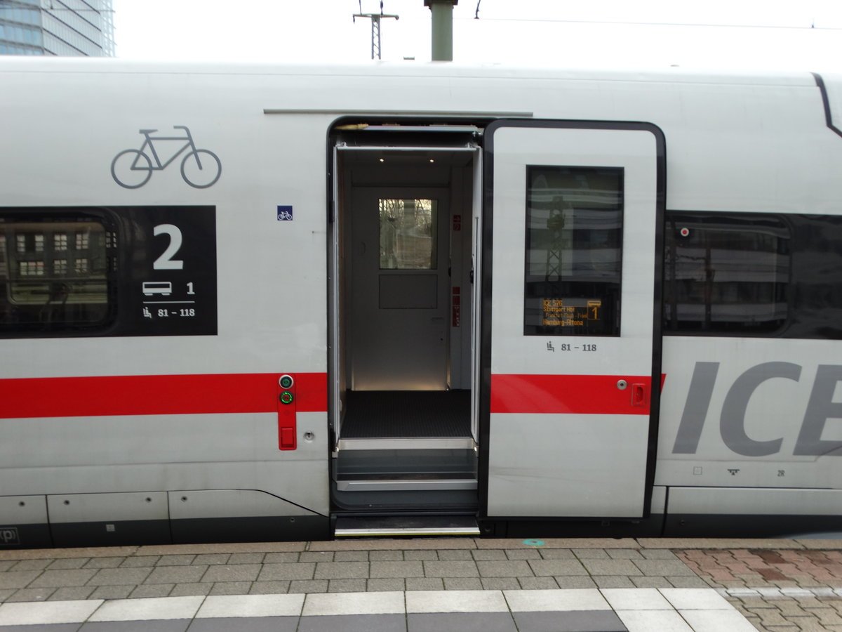 XanderVeitch's tweet photo. @VinPink2 @DBuchanan_ Also of note is that the vehicle in your post (https://t.co/uMYAwBr7T4), an ICE4, does indeed feature 'highlighted' passenger doors, following the spec. of an older TSI PRM, as these vehicles were introd. in 2017. The black door lining implementing this older spec. can be seen: https://t.co/08M87z8p7X