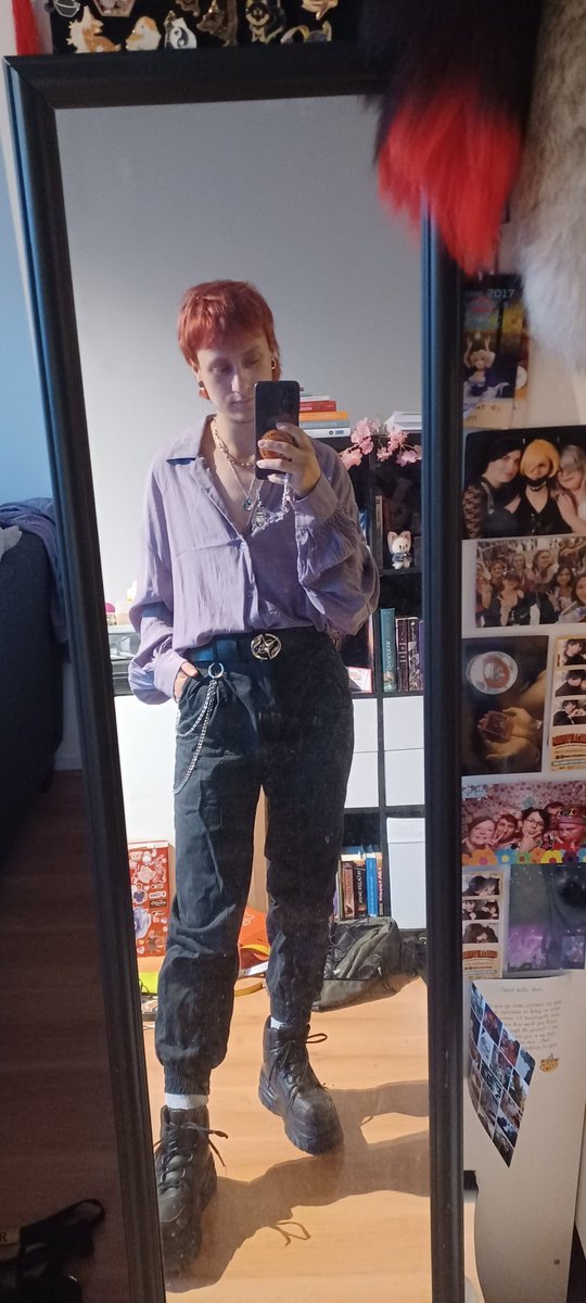 hellfox_10's tweet photo. Got my box with freebies(and my outfit) for the dpr tilburg show ready. Got 4 choice charms ian, cream, artic and dpr. Will be in the vip line and will probs be there around 11:30 or smth like that so come and fine me. #dprtilburg #DPR #dprtour #dprnetherlands https://t.co/3JzoJH5zpS