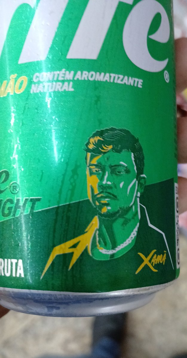 suicidiomata's tweet photo. É o fim dos tempos mesmo, a Sprite fez uma latinha com a cara do Lázaro https://t.co/OOSBnfVICt