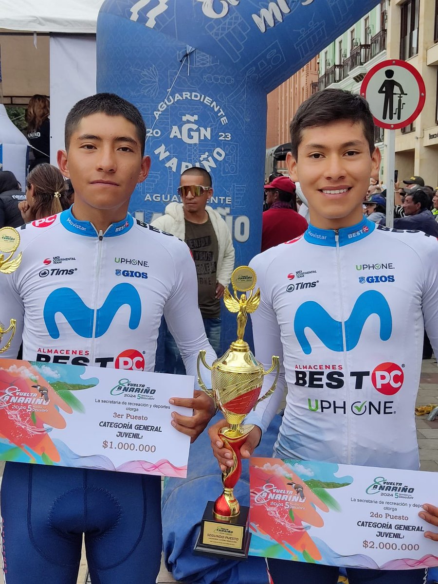 almeida_ernesto's tweet photo. #ApasionadoPorElCiclismo🌟 Los ecuatorianos brillaron en la Vuelta a Nariño 🇪🇨💪 ¡Jóvenes talentos, la mayoría del Carchi! 🚴♂️ #KevinNavas, ganador absoluto 🏆 #EdwinChandi dominó metas volantes 🥇#JoséSarmiento en la montaña ⛰️. Grandes promesas de la Escuela Richard Carapaz https://t.co/18V0aFm8E2