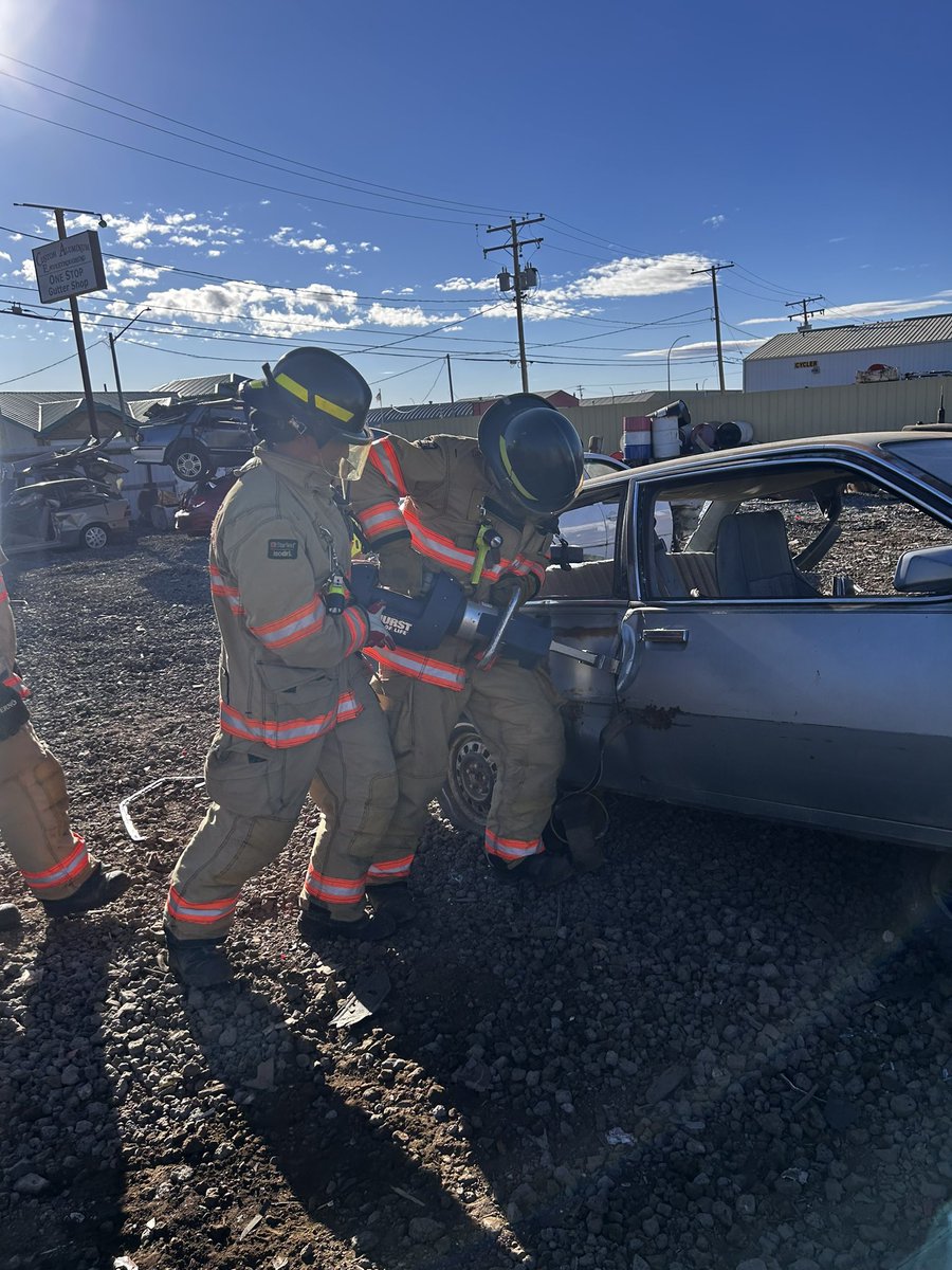 MJFire's tweet image. Moose Jaw firefighters working on our Auto Extrication &amp;amp; Rescue skills to ensure we continue to provide high quality service to our community and visitors . 
MJFD thanks Justin &amp;amp; staff @ Silver Star Salvage for their continued support supply vehicles to train with !!!