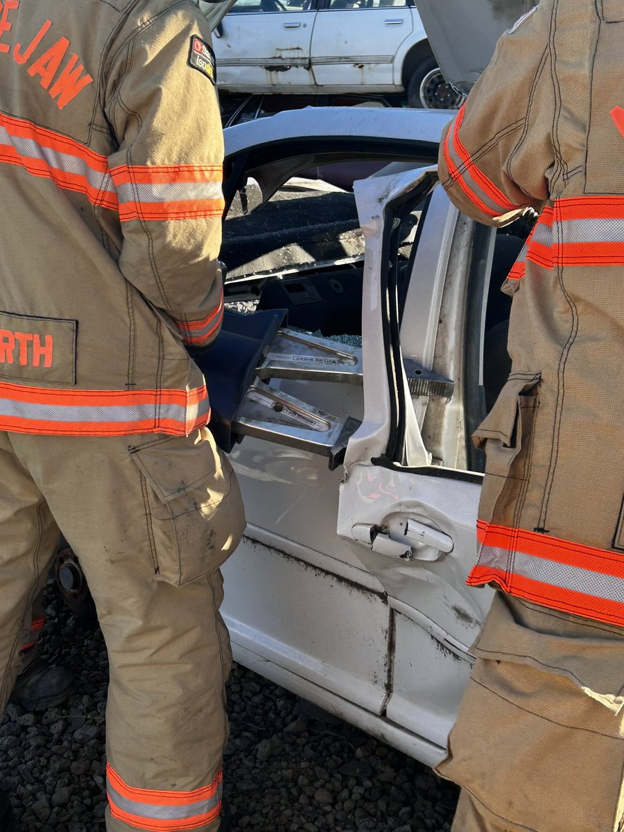 MJFire's tweet image. Moose Jaw firefighters working on our Auto Extrication &amp;amp; Rescue skills to ensure we continue to provide high quality service to our community and visitors . 
MJFD thanks Justin &amp;amp; staff @ Silver Star Salvage for their continued support supply vehicles to train with !!!