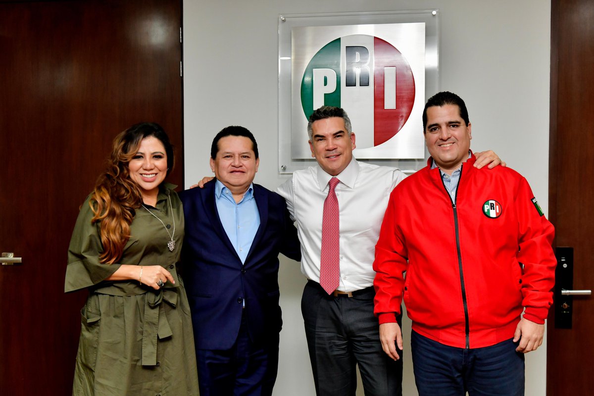 Alejandro Moreno (@alitomorenoc) on Twitter photo En reunión con la dirigencia del <a href="/PRIVeracruz_/">CDE PRI Veracruz</a>, <a href="/AdolfoRamirezA5/">Adolfo Ramirez Arana</a> y la Diputada <a href="/lorenapignon_/">Lorena Piñón Rivera</a>; acompañados por mi buen amigo <a href="/SergioCadenaMX/">Sergio Cadena Martínez</a>.
En equipo, con el grupo mayoritario del PRD, haremos una oposición fuerte y sólida por el bien de Veracruz. ¡Vamos con todo! En reunión con la dirigencia del <a href="/PRIVeracruz_/">CDE PRI Veracruz</a>, <a href="/AdolfoRamirezA5/">Adolfo Ramirez Arana</a> y la Diputada <a href="/lorenapignon_/">Lorena Piñón Rivera</a>; acompañados por mi buen amigo <a href="/SergioCadenaMX/">Sergio Cadena Martínez</a>.
En equipo, con el grupo mayoritario del PRD, haremos una oposición fuerte y sólida por el bien de Veracruz. ¡Vamos con todo!