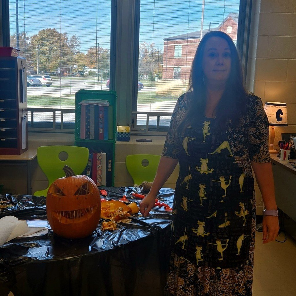 Mrs. Steen's Class hosted our annual pumpkin carving contest today! It was Boehler v. Elchert as Mr Wank was unable to be at school last minute. 
And the winner is .... Dr Elchert! 
Mrs. Boehler is ready making plans for next year!