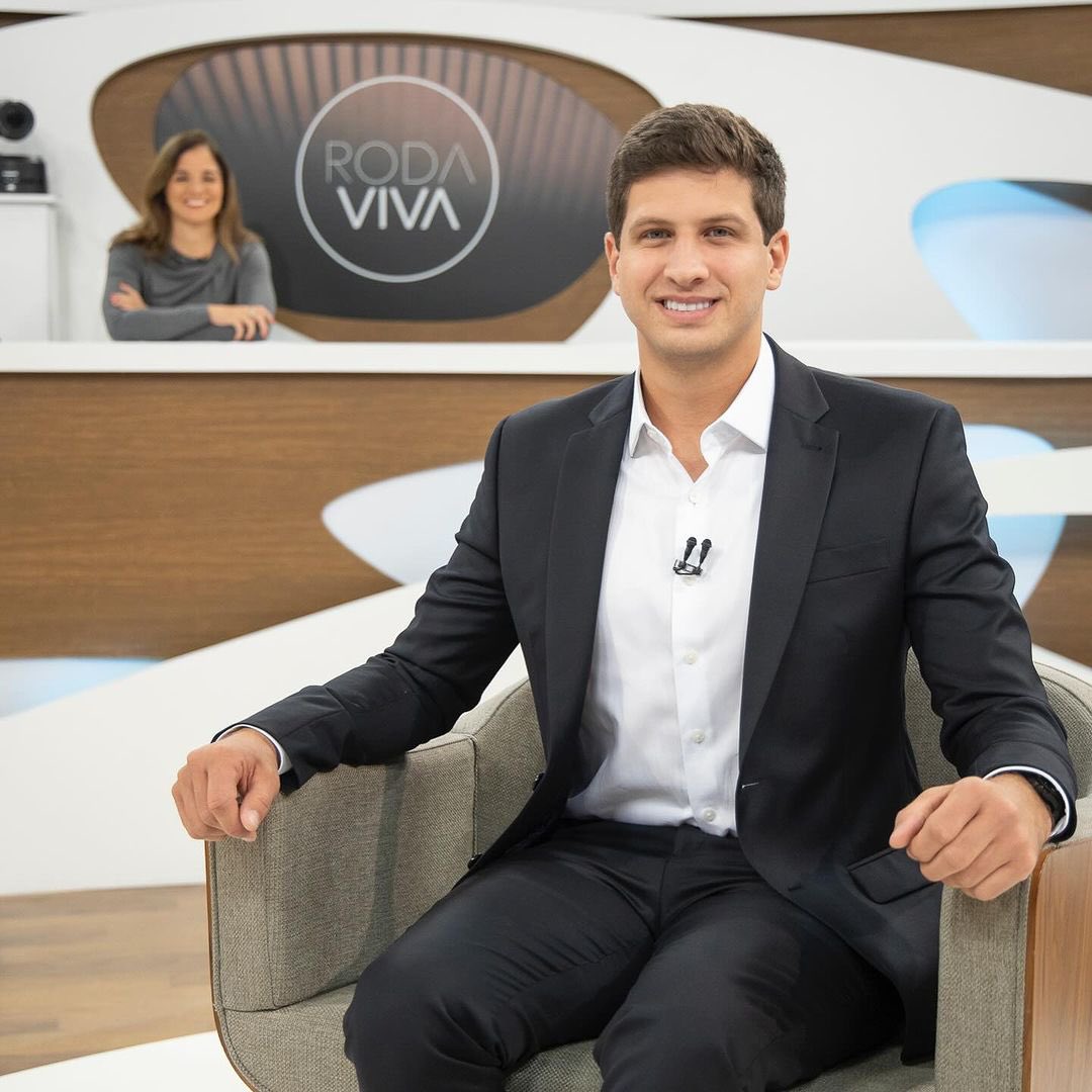 WaldemarBorges's tweet photo. E sobre João, vou me valer do q/ disse a jornalista Vera Magalhães, titular da bancada do Roda: “Acho que o programa de ontem apresentou ao Brasil um político que em breve terá projeção além das fronteiras de Pernambuco”. O país ouve os sinais que daqui já escutamos bem forte. https://t.co/9IvojLL3VY
