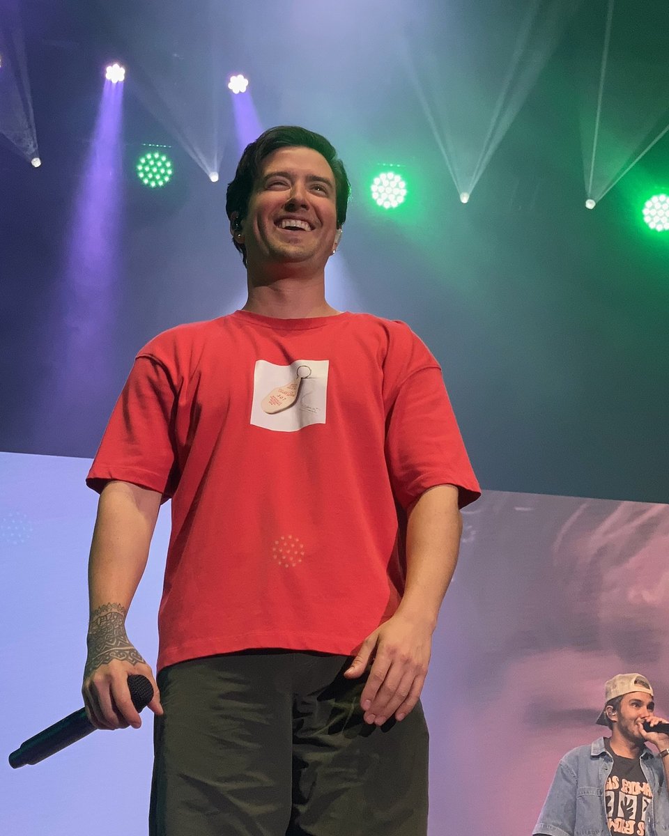 RushersLATAM's tweet photo. LLAMANDO A TODAS LAS LOGAN GIRLS/BOYS 📣

Increíbles fotografías del concierto del pasado viernes en la Arizona State Fair ❤️📸

Por _nikilinniii y monetguido a través de Instagram #BigTimeRushPhoenix https://t.co/HAqB1VZ185