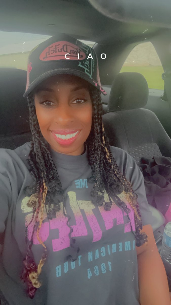 talmekia's tweet photo. No MoRe CraZy BuSy life…! Busy yes…but crazy? 🤪 NO!! 

I have learned that if we don’t declare a finish line daily to our work, then our bodies will! 👈🏾 👈🏾👈🏾 https://t.co/gzTPOpMmlx