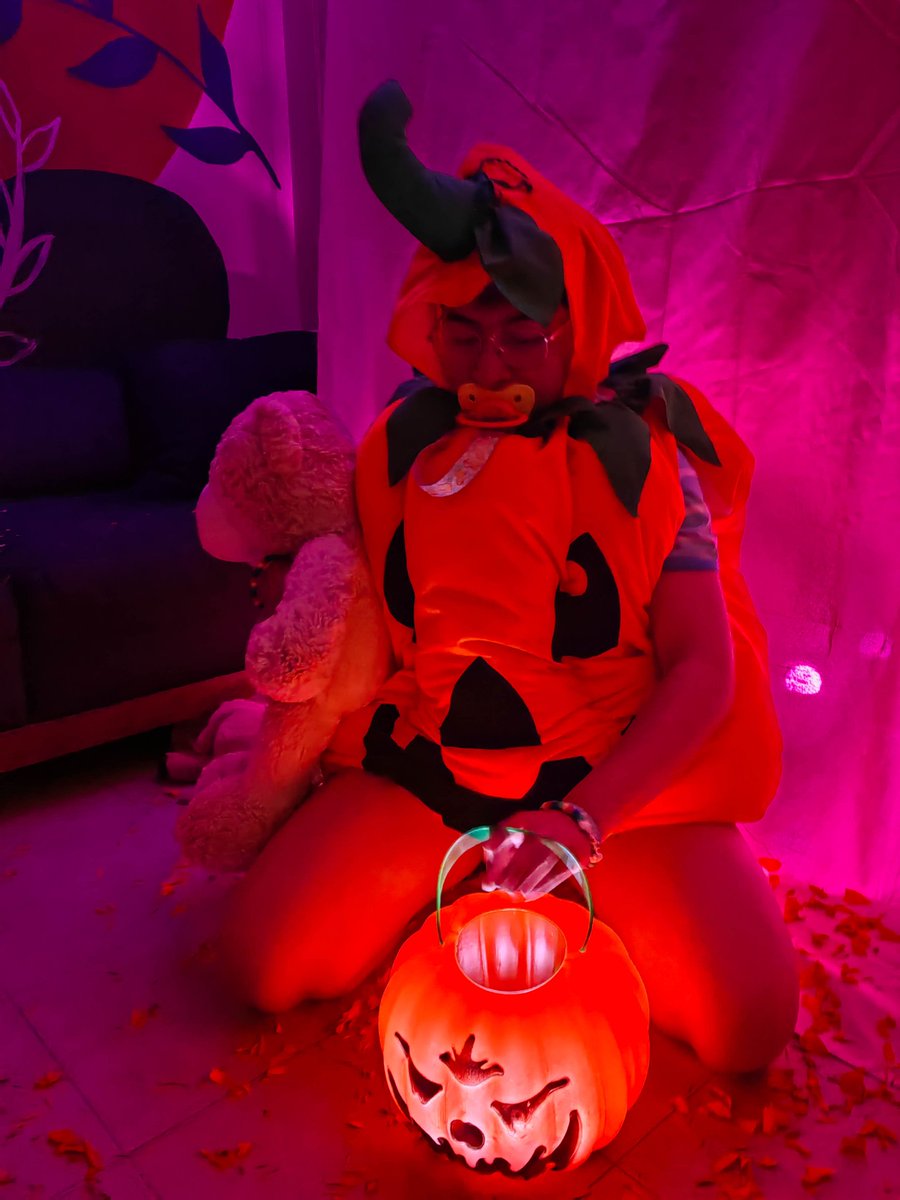 The sweetest little pumpkin this Halloween! 🎃 His first costume and already melting hearts with his cuteness. 💖 My little baby