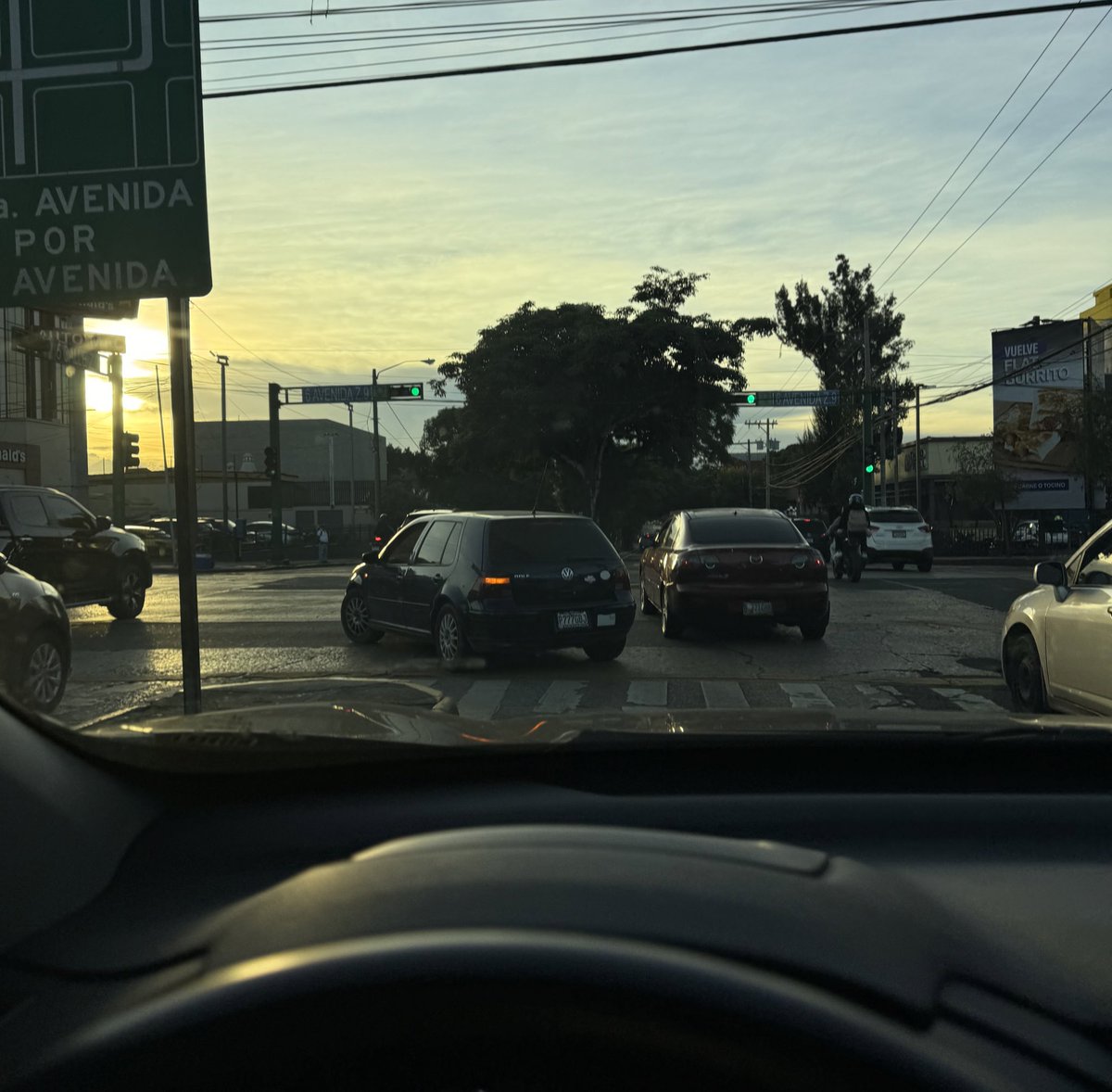 Por qué les gusta hacer tanta mulada pues ? 😭