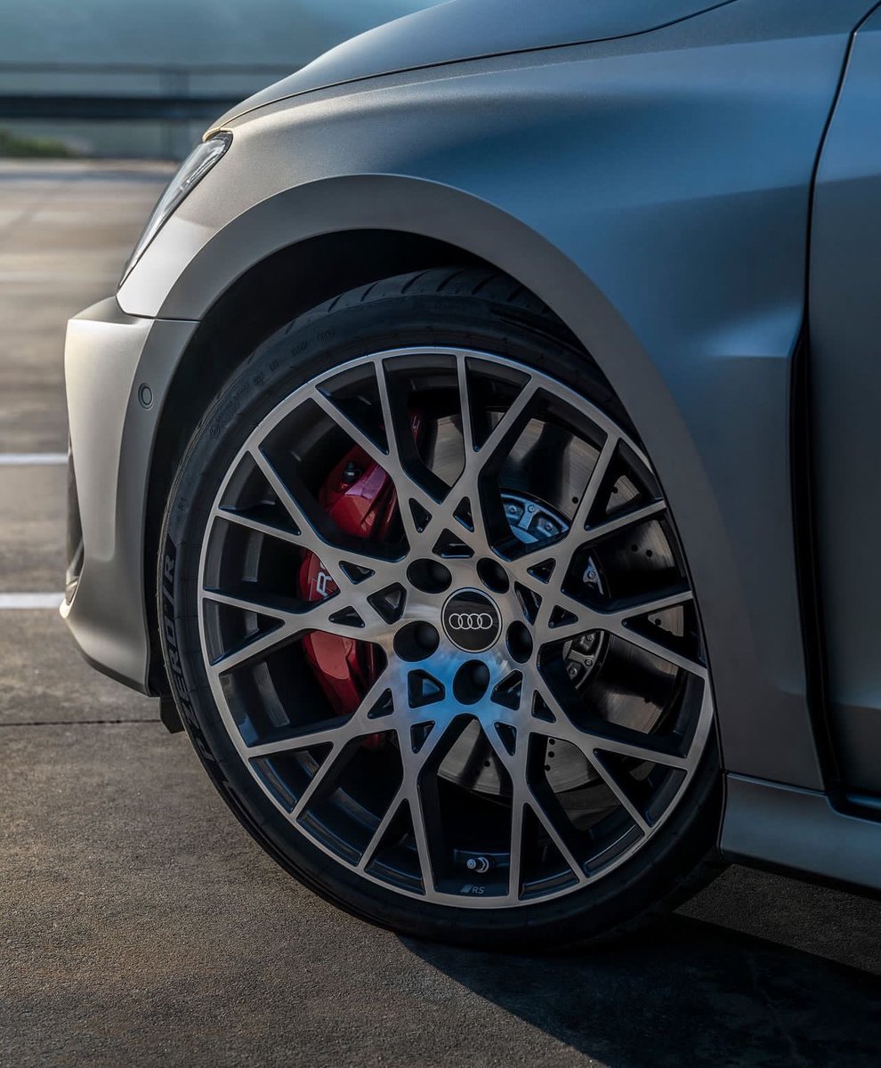 cars_pixels's tweet photo. New wheels and new badge for Audi's updated RS 3 🔥 https://t.co/ad8VuZalJF