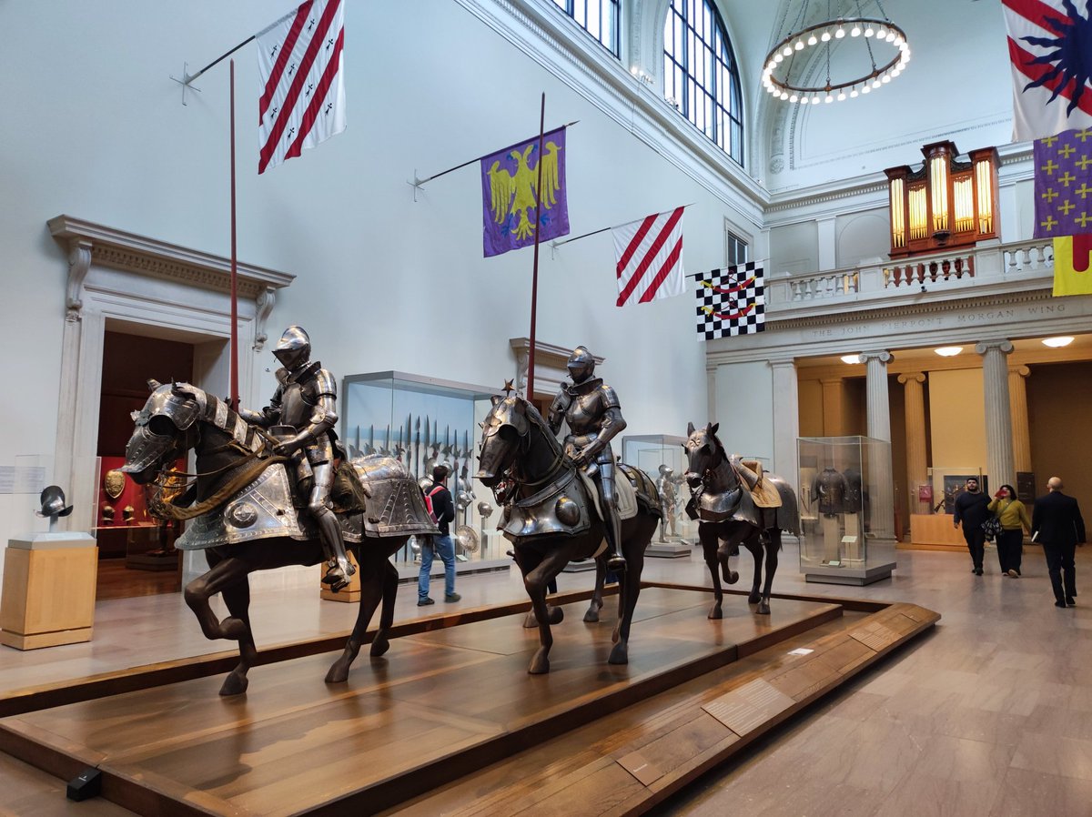 Aujourd'hui, on a découvert le musée du MET à New York.

Eh ben j'ai adoré la façon qu'ils ont de recréer les ambiances des zones d'exposition avec des pièces à thème.

 C'est trop bien. 🤩