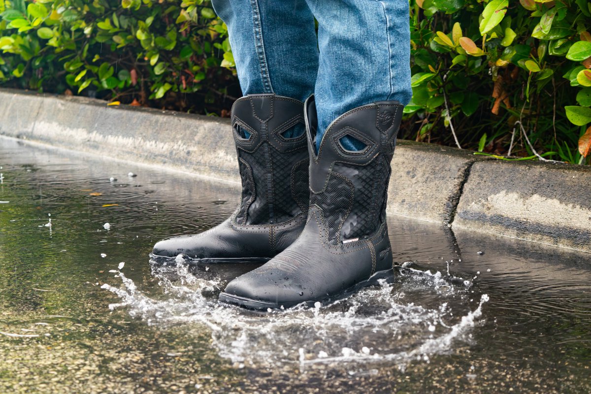 StompersBoots's tweet image. Rain or shine, the Phantom Rider keeps you moving. These waterproof, rugged boots are built for adventure. #StompersBoots #PhantomRider #BootLife #WaterproofStyle #StepIntoAdventure