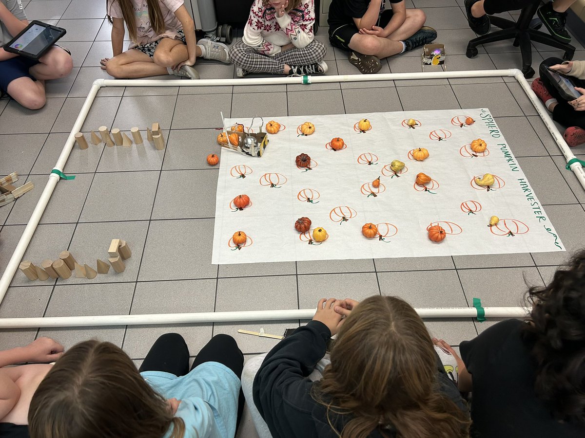 Mrs_B3ckham's tweet image. It’s Fall STEM Week and fifth graders at FPE are harvesting pumpkins using their Sphero Bolts🎃🍁 #STEM #SpheroBolts #Falcons @ZumForestPark @SpheroEdu