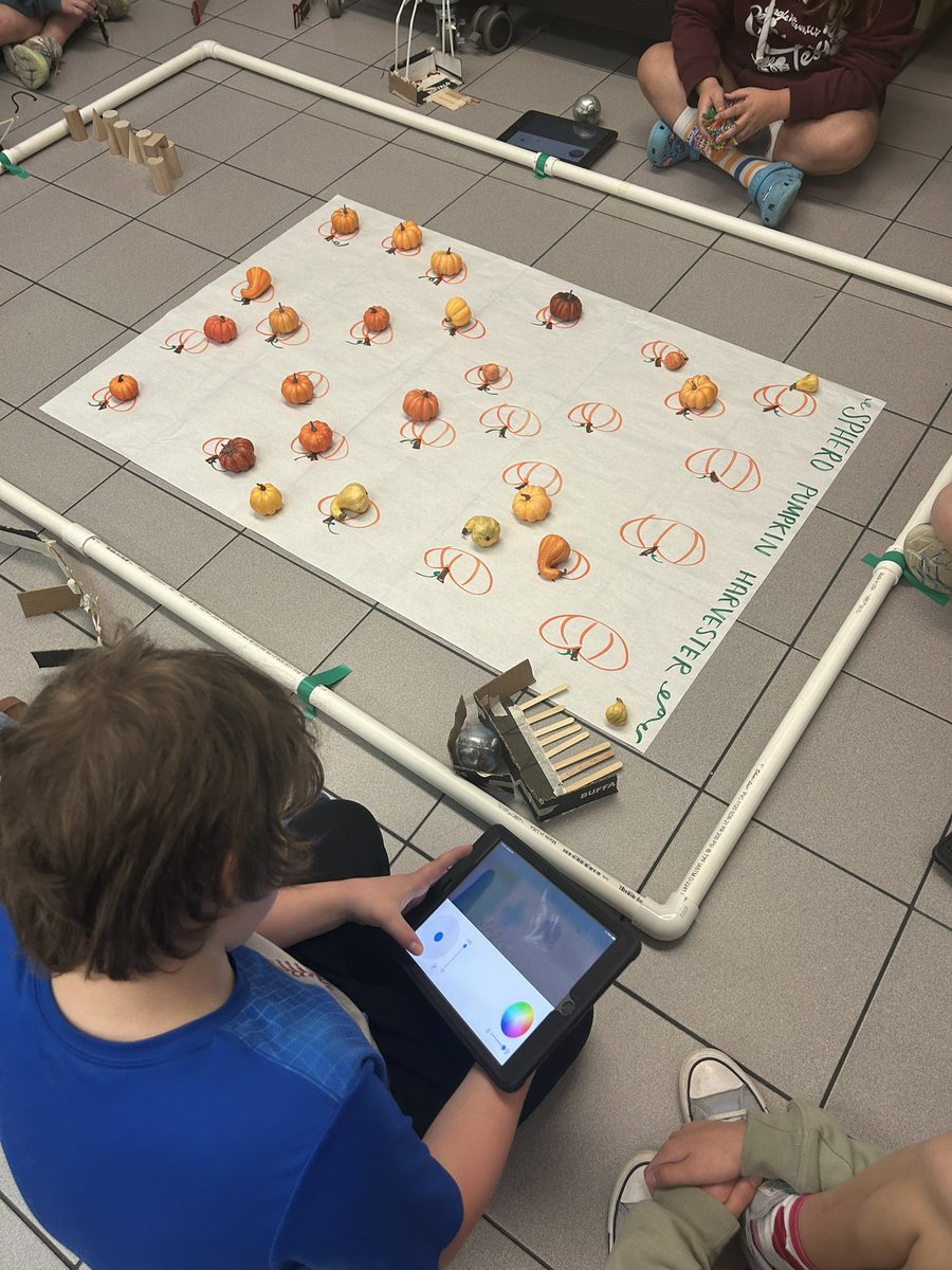 Mrs_B3ckham's tweet image. It’s Fall STEM Week and fifth graders at FPE are harvesting pumpkins using their Sphero Bolts🎃🍁 #STEM #SpheroBolts #Falcons @ZumForestPark @SpheroEdu