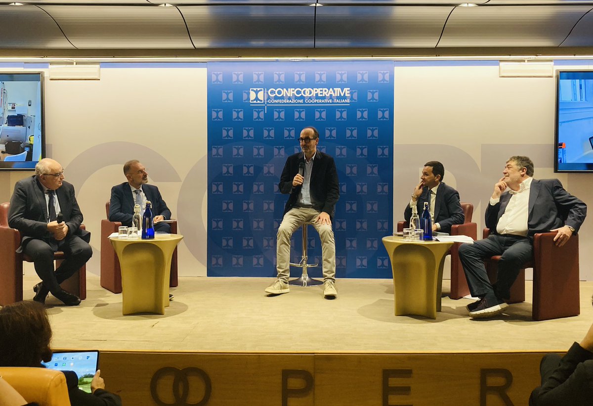Confcooperativ1's tweet photo. “Il workers buy out un sogno che si realizza” così @massimobitonci @mimit_gov con Gardini a “I workers buy out” libro di #Zingone
📌 Beretta Patrolline Group (produzione antifurti)
📌 Patanè Cooperativa Soles Tech (sollevamento fabbricati)
📌 Rossini (CarpenterieMetallicheUmbre) https://t.co/Ygn4cbxuWe