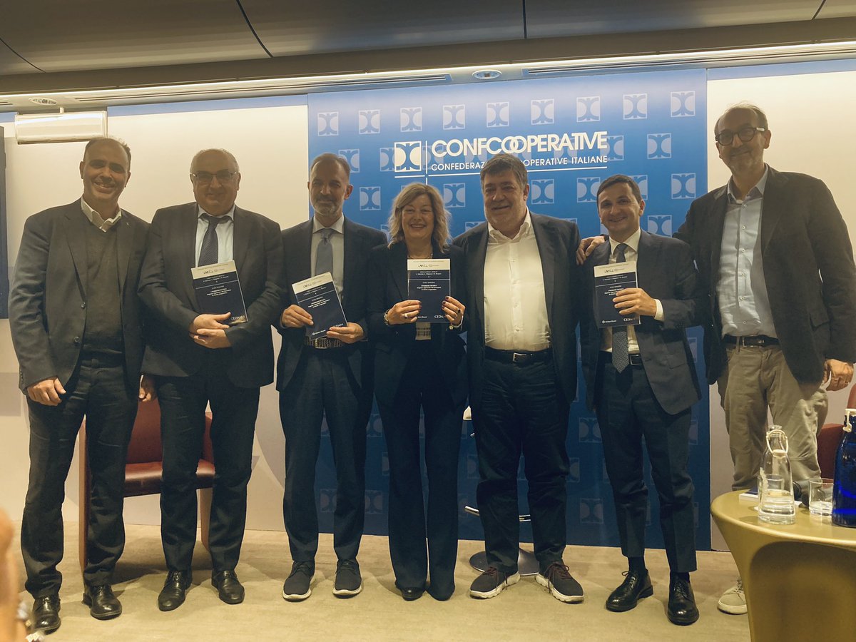 Confcooperativ1's tweet photo. “Il workers buy out un sogno che si realizza” così @massimobitonci @mimit_gov con Gardini a “I workers buy out” libro di #Zingone
📌 Beretta Patrolline Group (produzione antifurti)
📌 Patanè Cooperativa Soles Tech (sollevamento fabbricati)
📌 Rossini (CarpenterieMetallicheUmbre) https://t.co/Ygn4cbxuWe