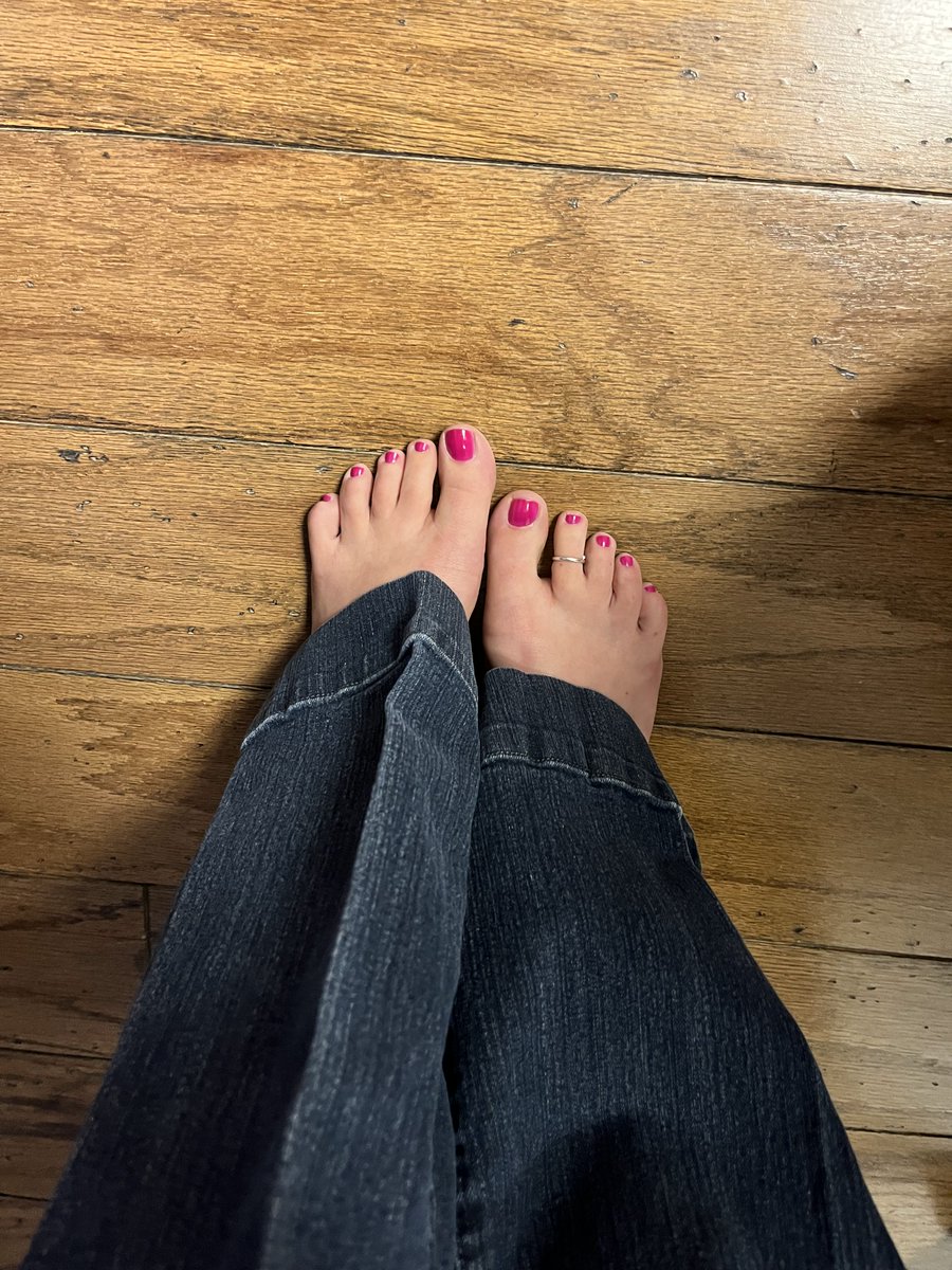 Do you think my toes are cute? 
#toes #feet #findom #cashapp