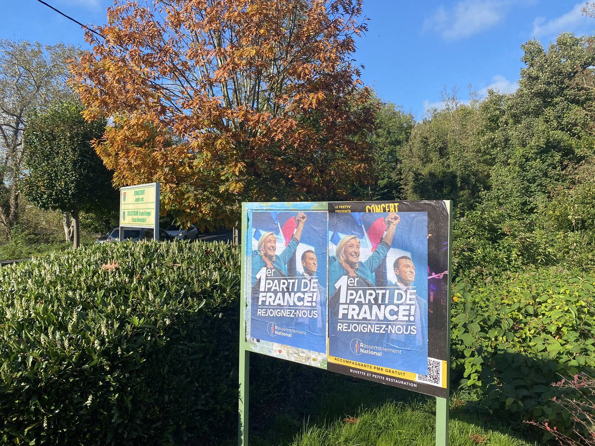 Laurent_morin_'s tweet photo. Grosse journée militante : affichage partout et boitage à #Guerville.
La #Circo7809 est aux couleurs du #RN1erPartiDeFrance ! 1/3
#JusquĂLaVictoire https://t.co/EvRnz98W4K